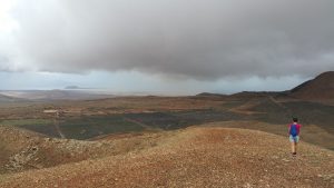 Corralejo sous l'orage depuis le cône volcanique